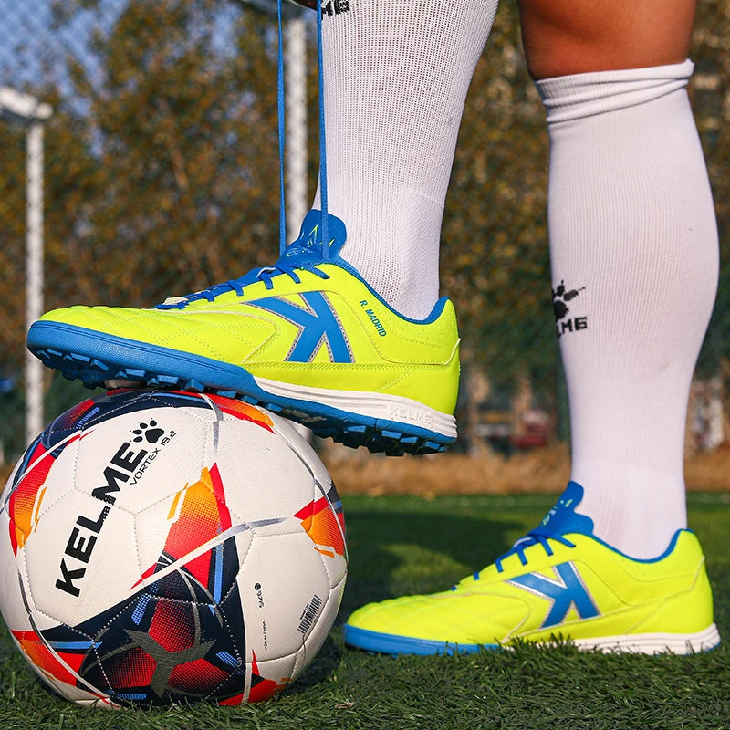 Men Soccer Shoes Anti-Slippery Futsal Kid Football Sneakers Indoor Sports Shoes Professional Training TF Shoes ZX90111053