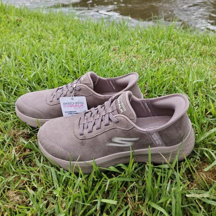 con las go walk flex podrás sentir su comodidad en el pasto, ideal para caminatas