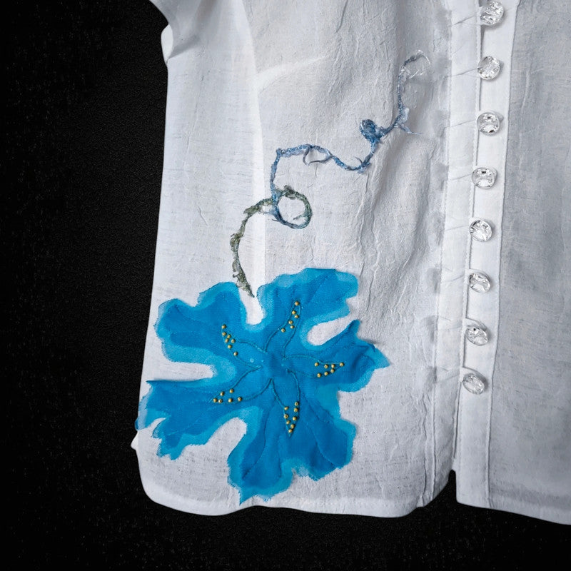 Blusa verano fresca, blanca con adorno en forma de flor