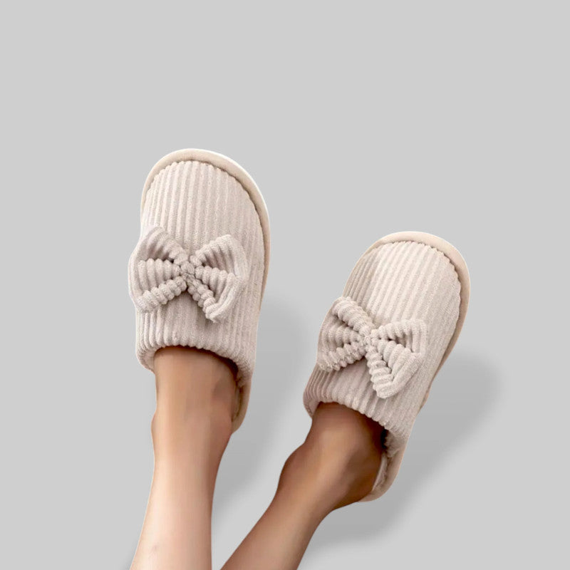 Elegante pantufla de mujer con lazo