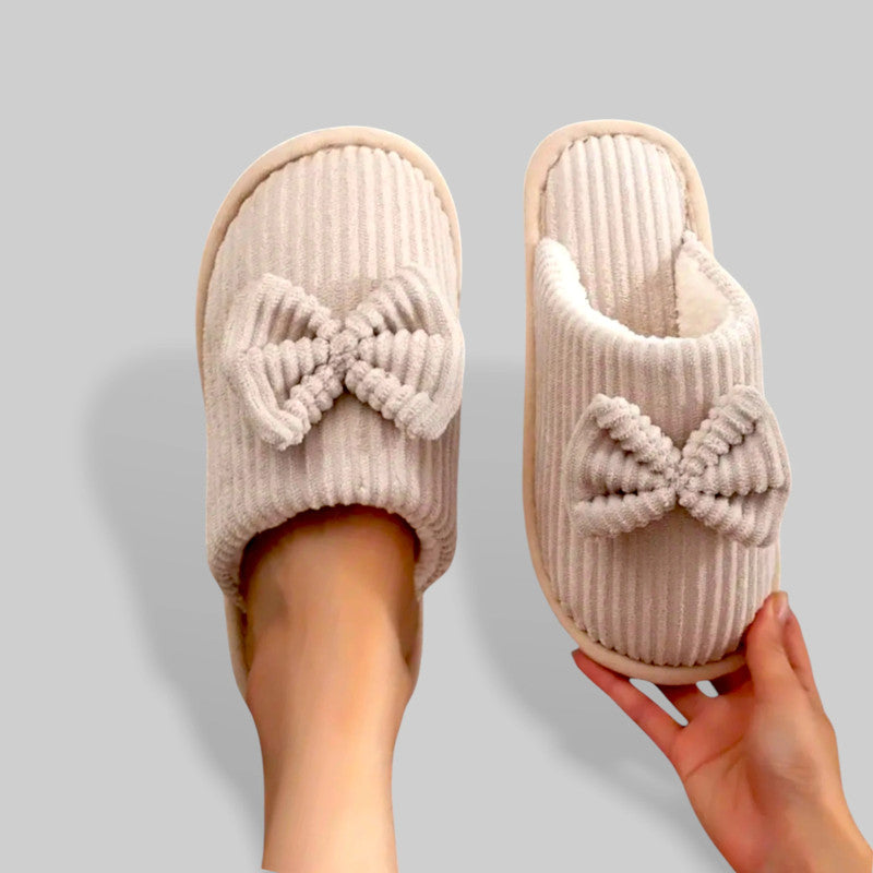 Elegante pantufla de mujer con lazo