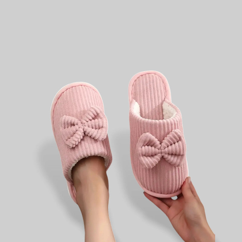 Elegante pantufla de mujer con lazo