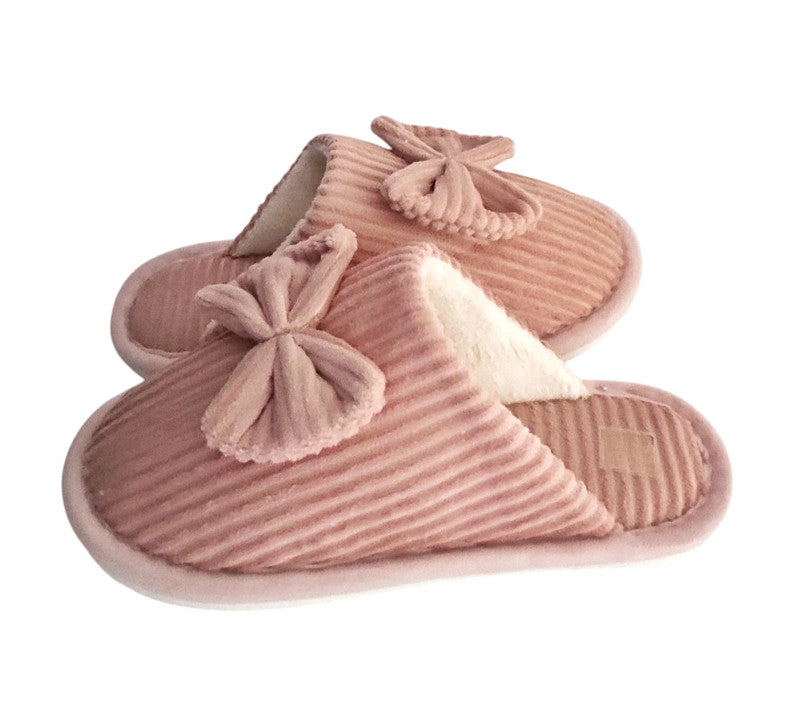 Elegante pantufla de mujer con lazo