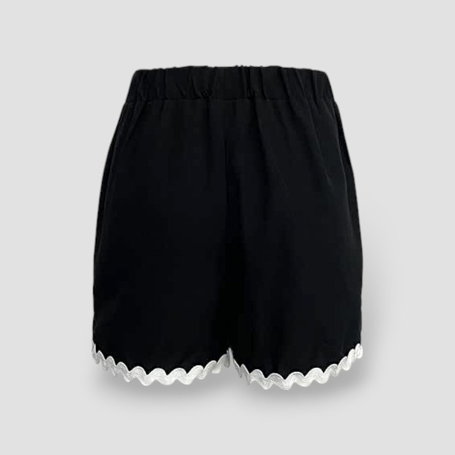 Short Black Beauty Vila