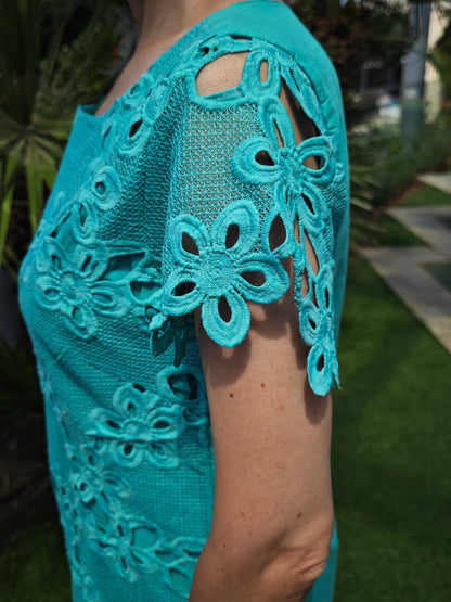 Vestido con bordados florales