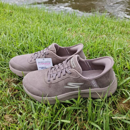 con las go walk flex podrás sentir su comodidad en el pasto, ideal para caminatas