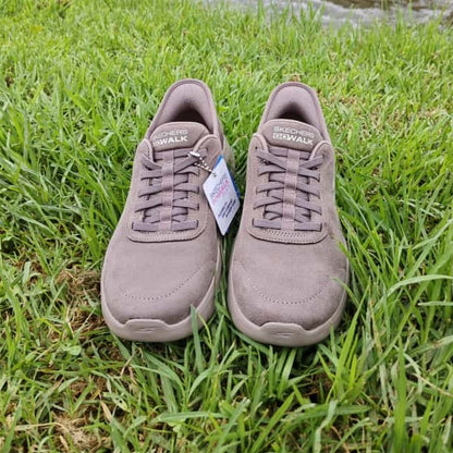 con las go walk flex podrás sentir su comodidad en el pasto, ideal para caminatas