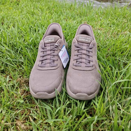 con las go walk flex podrás sentir su comodidad en el pasto, ideal para caminatas