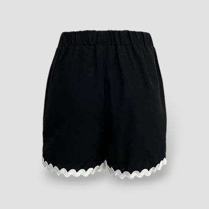 Short Black Beauty Vila